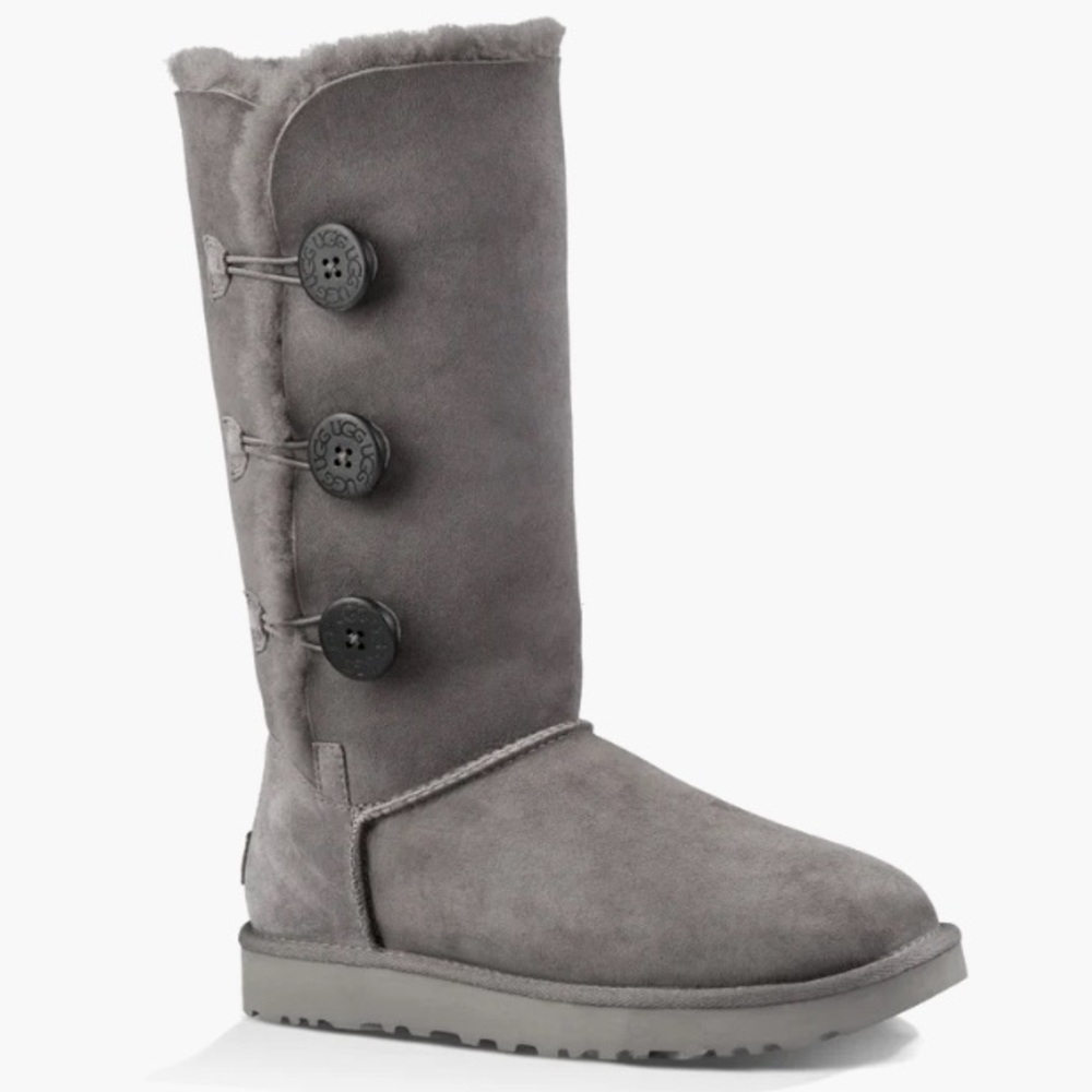 NWOT Ugg Bailey Button Triplet II